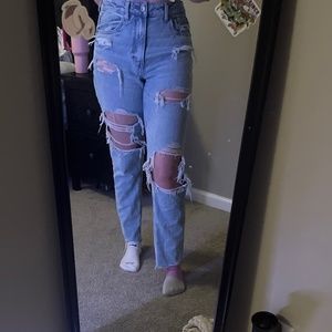 AMERICAN EAGLE RIPPED BAGGY JEANS